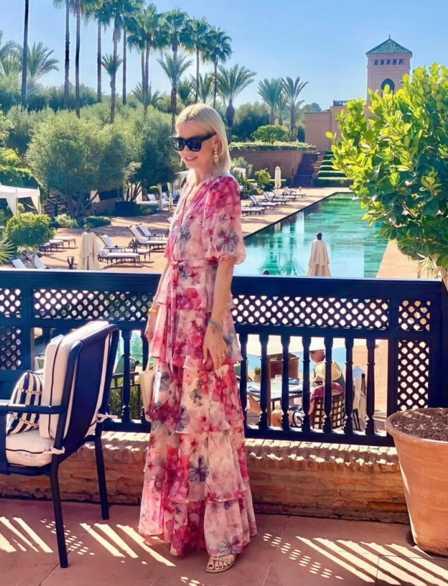 Floral printed ροζ μακρυμάνικο maxi φόρεμα, με 3/4 μανίκι, σε κλος γραμμή με επίπεδα, V-λαιμόκοψη, λάστιχο στην μέση, σούρες στους ώμους και αποσπώμενη ζώνη Be You