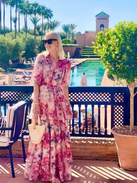 Floral printed ροζ μακρυμάνικο maxi φόρεμα, με 3/4 μανίκι, σε κλος γραμμή με επίπεδα, V-λαιμόκοψη, λάστιχο στην μέση, σούρες στους ώμους και αποσπώμενη ζώνη Be You
