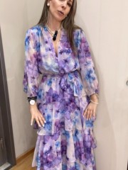 Floral printed λιλά μακρυμάνικο maxi φόρεμα, με 3/4 μανίκι, σε κλος γραμμή με επίπεδα, V-λαιμόκοψη, λάστιχο στην μέση, σούρες στους ώμους και αποσπώμενη ζώνη Be You