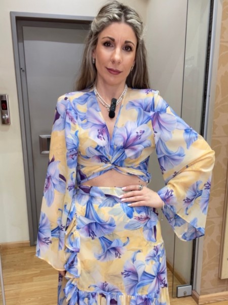 Floral printed μωβ μακρυμάνικη κρουαζέ μπλούζα με ιδιαίτερο τύπωμα λουλούδια και με καμπάνα μανίκια Be You  