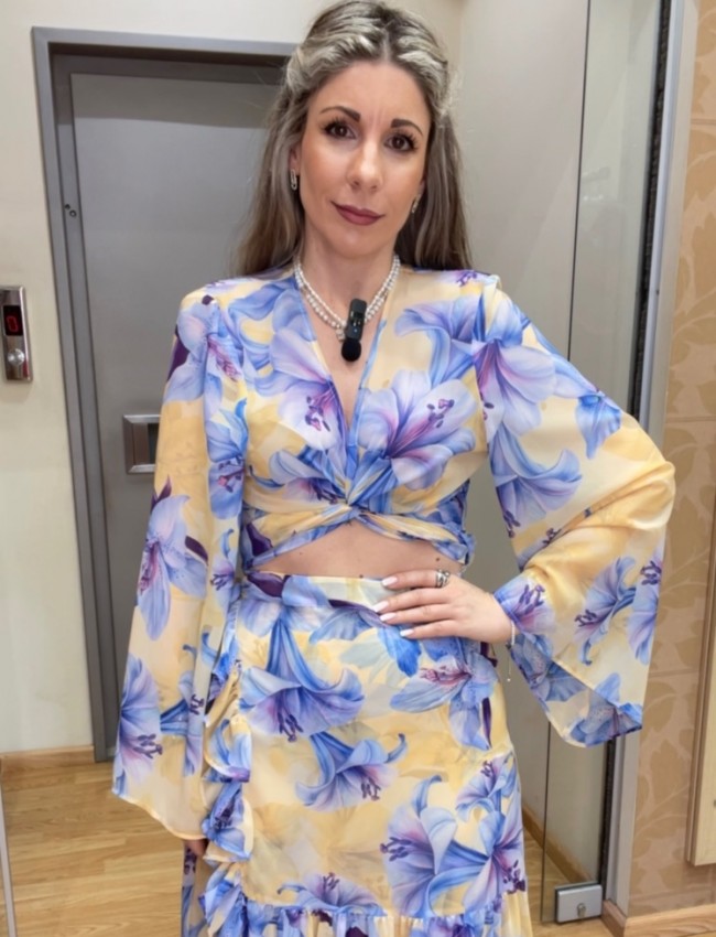 Floral printed μωβ μακρυμάνικη κρουαζέ μπλούζα με ιδιαίτερο τύπωμα λουλούδια και με καμπάνα μανίκια Be You  
