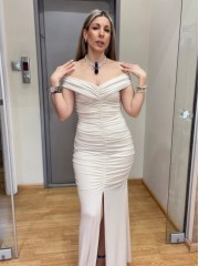 Μπεζ lurex αμάνικο maxi φόρεμα, με έξω ώμους, όλο σούρες και μπροστινό άνοιγμα στον ποδόγυρο Be You 