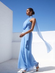 Γαλάζια strapless ολόσωμη φόρμα από μουσελίνα, με λάστιχο πίσω στην πλάτη, μη αποσπώμενο φουλάρι στο λαιμό και κλείσιμο με κρυφό φερμουάρ στο πλάι Be you 