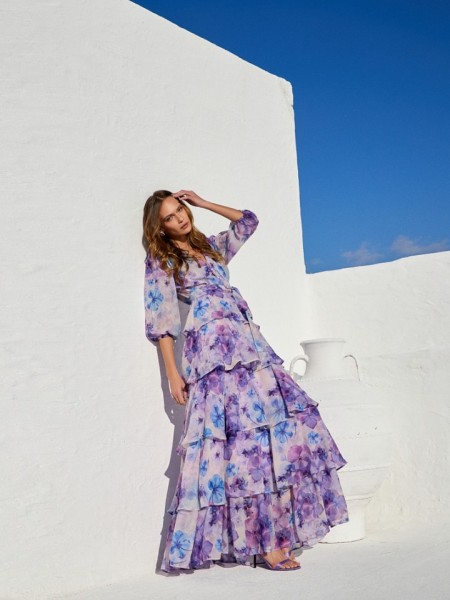 Floral printed λιλά μακρυμάνικο maxi φόρεμα, με 3/4 μανίκι, σε κλος γραμμή με επίπεδα, V-λαιμόκοψη, λάστιχο στην μέση, σούρες στους ώμους και αποσπώμενη ζώνη Be You