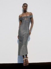 Ασημί lurex maxi Monica φόρεμα με έξω ώμους, πλαϊνές σούρες και χρυσό διακοσμητικό στο μπούστο Be You