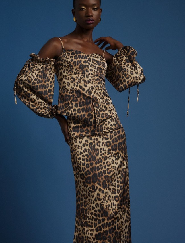 Animal printed μαύρη σατέν ψηλόμεση maxi φούστα Joy, σε ελαφρώς Α-γραμμή και κλείσιμο με κρυφό φερμουάρ στο πλάι Be you