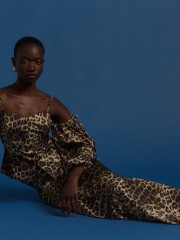 Animal printed μαύρη σατέν ψηλόμεση maxi φούστα Joy, σε ελαφρώς Α-γραμμή και κλείσιμο με κρυφό φερμουάρ στο πλάι Be you