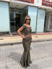 Λαδί αμάνικo cropped Vivian top, με σούρες μπροστά και πίσω και χρυσό μεταλλικό στοιχείο Be You 