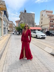 Μπορντώ μακρυμάνικο maxi Alica φόρεμα με σούρες μπροστά και σκίσιμο Be You