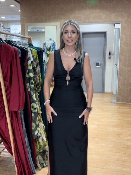 Μαύρο αμάνικο maxi ελαστικό Juliet φόρεμα με V-λαιμόκοψη, χρυσό μεταλλικό μπροστά και πλαϊνό σκίσιμο στην μια πλευρά Be You