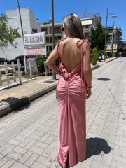 Ροζ-nude αμάνικο ζέρσευ maxi εξώπλατο φόρεμα, σε γοργονέ γραμμή, με σούρες πίσω, άνοιγμα στην πλάτη και 3D-λουλούδια Be you