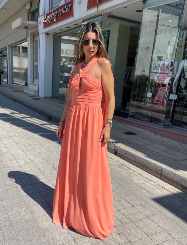 Ροδακινί αμάνικο maxi φόρεμα από μουσελίνα, με ιδιαίτερο δέσιμο στον λαιμό, σούρες στο μπούστο και μη αποσπώμενα μανίκια μακριά μανίκια Be you