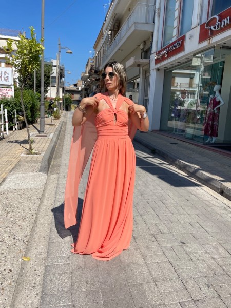 Ροδακινί αμάνικο maxi φόρεμα από μουσελίνα, με ιδιαίτερο δέσιμο στον λαιμό, σούρες στο μπούστο και μη αποσπώμενα μανίκια μακριά μανίκια Be you
