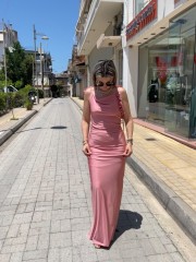 Ροζ-nude αμάνικο ζέρσευ maxi εξώπλατο φόρεμα, σε γοργονέ γραμμή, με σούρες πίσω, άνοιγμα στην πλάτη και 3D-λουλούδια Be you