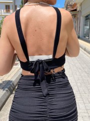 Μαύρη lurex αμάνικη cropped μπλούζα με κρυφό άνοιγμα στο μπούστο και ιδιαίτερο δέσιμο στην πλάτη Be You 