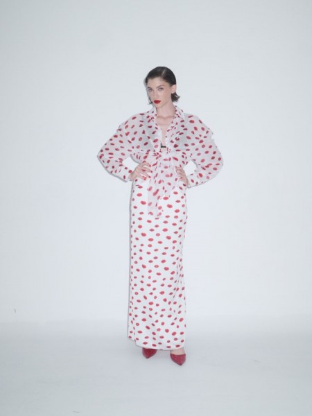 Εμπριμέ λευκό ημιδιάφανο oversized πουκάμισο με τύπωμα κόκκινα χείλη Combos knitwear