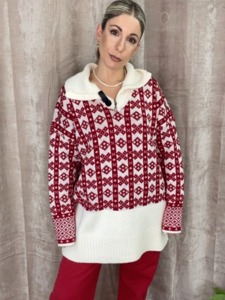 Εμπριμέ κόκκινη μακρυμάνικη πλέκτη oversized μπλούζα σε φαρδιά γραμμή, με κόκκινα ζακάρ σχέδια, γιακάς με φερμουάρ και λευκά τελειώματα Combos knitwear