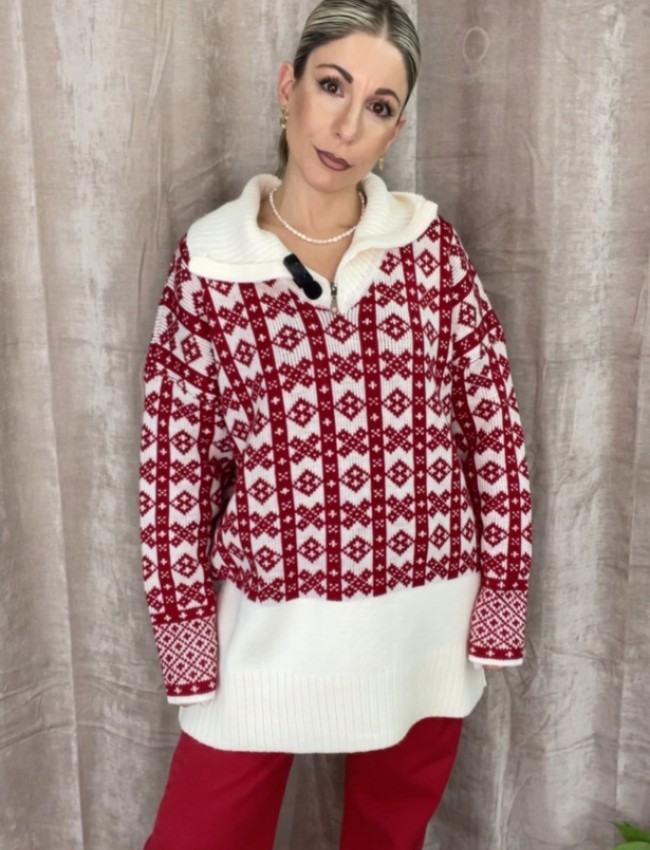 Εμπριμέ κόκκινη μακρυμάνικη πλέκτη oversized μπλούζα σε φαρδιά γραμμή, με κόκκινα ζακάρ σχέδια, γιακάς με φερμουάρ και λευκά τελειώματα Combos knitwear
