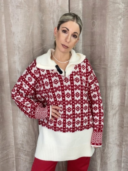 Εμπριμέ κόκκινη μακρυμάνικη πλέκτη oversized μπλούζα σε φαρδιά γραμμή, με κόκκινα ζακάρ σχέδια, γιακάς με φερμουάρ και λευκά τελειώματα Combos knitwear