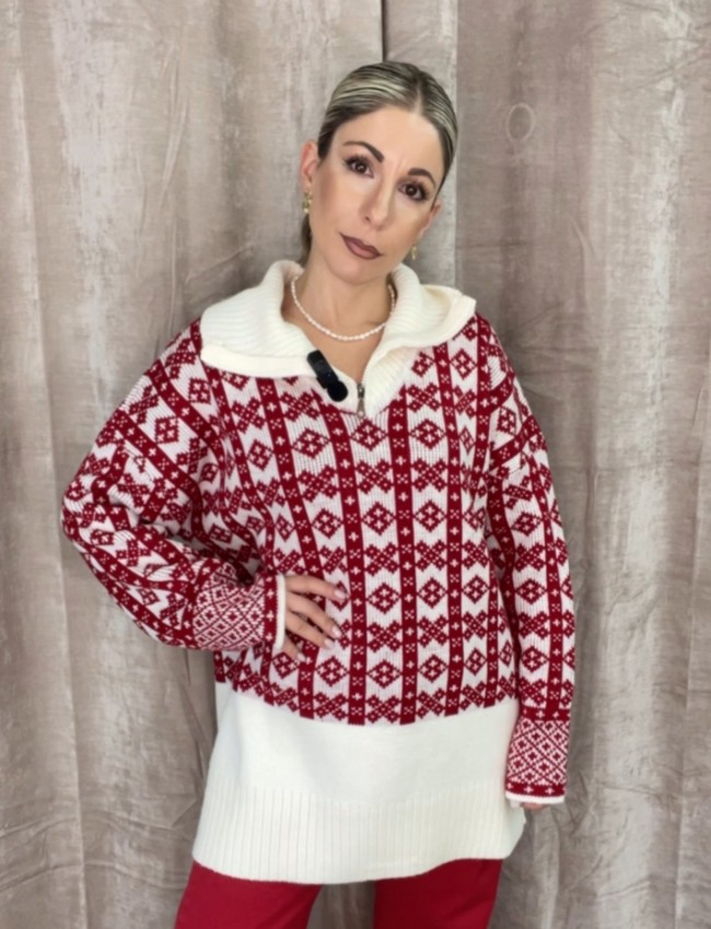 Εμπριμέ κόκκινη μακρυμάνικη πλέκτη oversized μπλούζα σε φαρδιά γραμμή, με κόκκινα ζακάρ σχέδια, γιακάς με φερμουάρ και λευκά τελειώματα Combos knitwear