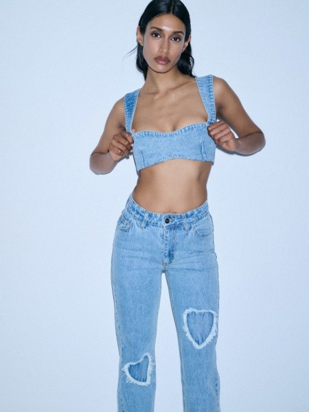 Blue jean παντελόνι σε ίσια γραμμή, με καρδούλες ξέφτια στο μπροστινό μέρος Combos Knitwear