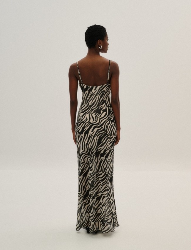 Zebra printed μαύρο μουσελίνα αμάνικο maxi φόρεμα, με ντραπέ λαιμόκοψη, λεπτές ρυθμιζόμενες τιράντες και εσωτερική φόδρα Combos Knitwear