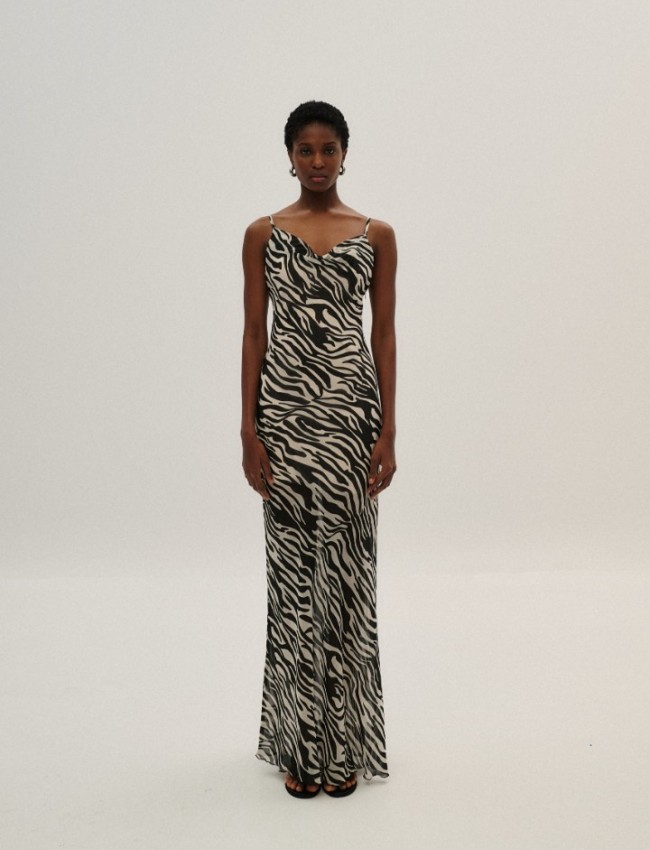 Zebra printed μαύρο μουσελίνα αμάνικο maxi φόρεμα, με ντραπέ λαιμόκοψη, λεπτές ρυθμιζόμενες τιράντες και εσωτερική φόδρα Combos Knitwear