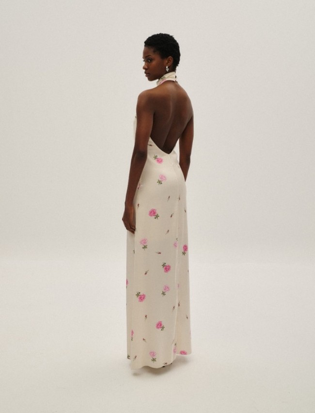 Floral printed βανίλια σατέν maxi φόρεμα, με λουπέτο λαιμόκοψη, παρτούς ώμους, έξω πλάτη και πλαϊνό άνοιγμα στον ποδόγυρο Combos Knitwear  