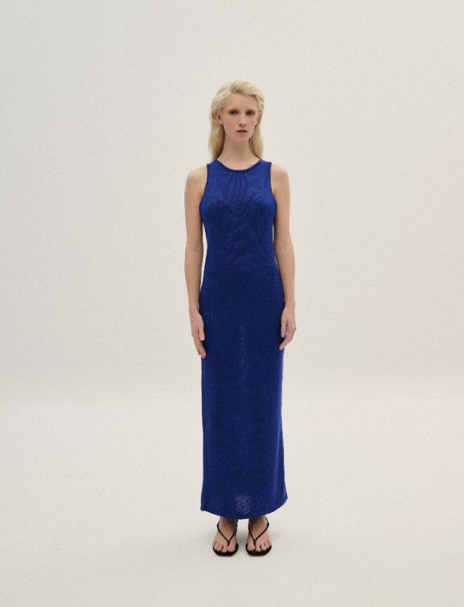 Μπλε ρουά αμάνικο maxi lurex φόρεμα σε ίσια γραμμή και κλειστή στρογγυλή λαιμόκοψη Combos knitwear