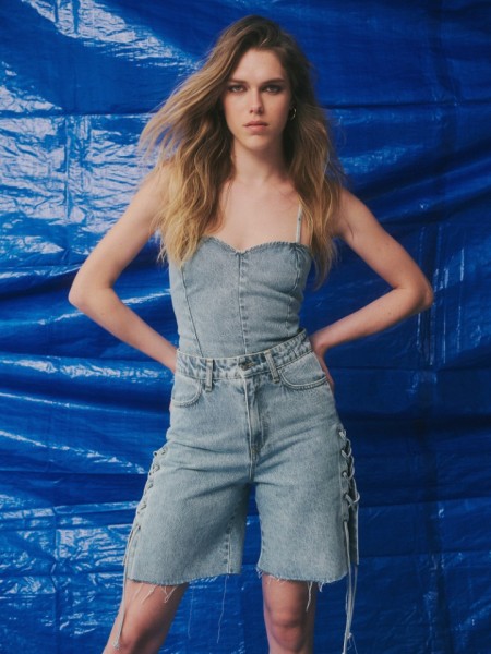 Light blue jean ψηλόμεση βερμούδα με ανοίγματα στο πλάι Combos