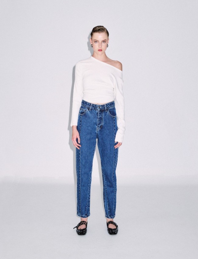 Blue jean ψηλόμεσο παντελόνι σε στενή γραμμή, με τετράγωνες τσέπες πίσω και διακοσμητικές ραφές Combos Knitwear