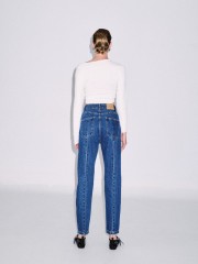 Blue jean ψηλόμεσο παντελόνι σε στενή γραμμή, με τετράγωνες τσέπες πίσω και διακοσμητικές ραφές Combos Knitwear