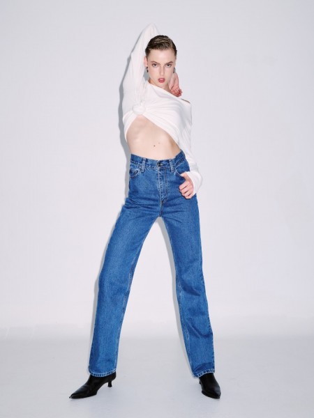 Blue Jean ψηλόμεσο basic παντελόνι σε ίσια γραμμή , τετράγωνες τσέπες πίσω και χωρίς ξεβαμματα combos 