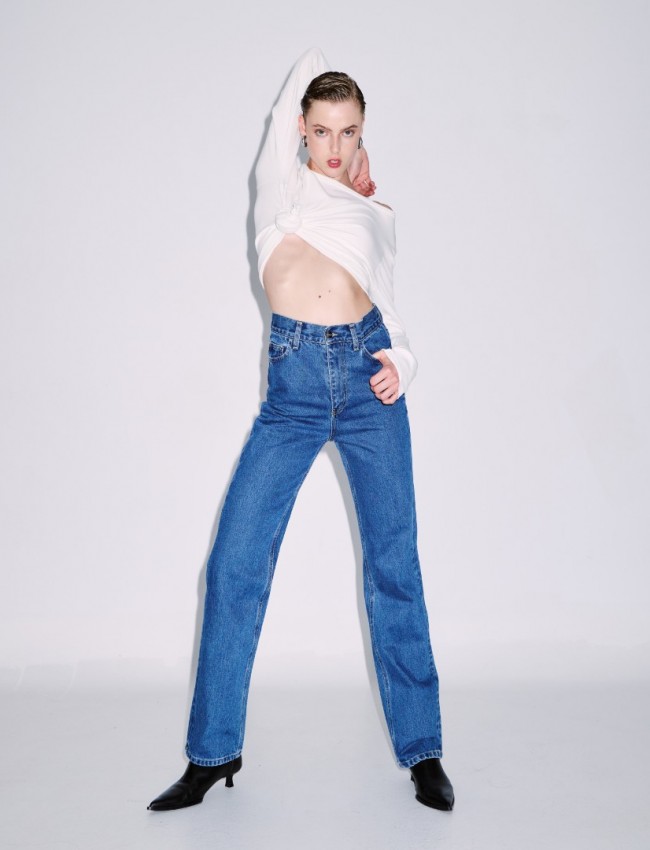 Blue Jean ψηλόμεσο basic παντελόνι σε ίσια γραμμή , τετράγωνες τσέπες πίσω και χωρίς ξεβαμματα combos 