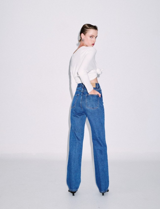 Blue Jean ψηλόμεσο basic παντελόνι σε ίσια γραμμή , τετράγωνες τσέπες πίσω και χωρίς ξεβαμματα combos 