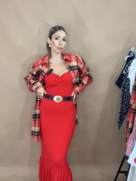 Κόκκινο αμάνικο maxi πλεκτό φόρεμα σε στενή γραμμή, με λεπτές τιράντες, μικρές σούρες στο μπούστο και βολάν στο τελείωμα Combos Knitwear