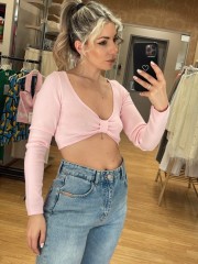 Ροζ μακρυμάνικη πλεκτή cropped top με σούρα μπροστά στην V- λαιμόκοψη Combos Knitwear 