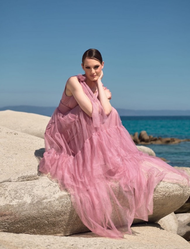 Dirty rose αμάνικο maxi τούλινο φόρεμα με βολάν σε επίπεδα, σταθερή μέση V-λαιμόκοψη μπρος και πίσω και μικρά φιογκάκια στους ώμους for you fashion