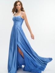 Light blue αμάνικο maxi σατέν φόρεμα σε κλος γραμμή, με εφαρμοστό μπούστο, αποσπώμενες τιράντες και ρυθμιζόμενα κορδόνια στην πλάτη For you fashion