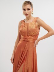 Terracotta  μεταλλιζέ αμάνικο maxi φόρεμα σε κλος γραμμή, με κλειστό μπούστο με μικρή διαφάνεια μπροστά και ανοίγματα στην πλάτη For You fashion 