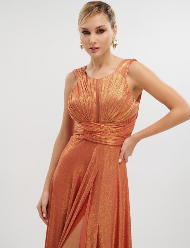 Terracotta  μεταλλιζέ αμάνικο maxi φόρεμα σε κλος γραμμή, με κλειστό μπούστο με μικρή διαφάνεια μπροστά και ανοίγματα στην πλάτη For You fashion 