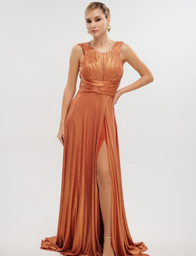 Terracotta  μεταλλιζέ αμάνικο maxi φόρεμα σε κλος γραμμή, με κλειστό μπούστο με μικρή διαφάνεια μπροστά και ανοίγματα στην πλάτη For You fashion 
