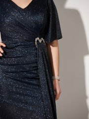 Μπλε navy lurex κοντομάνικο maxi φόρεμα με μικρό V στην λαιμόκοψη , αγκράφα-καρδιά μπροστά με στρας  και μπροστινό άνοιγμα for you fashion