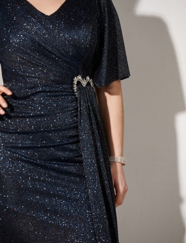 Μπλε navy lurex κοντομάνικο maxi φόρεμα με μικρό V στην λαιμόκοψη , αγκράφα-καρδιά μπροστά με στρας  και μπροστινό άνοιγμα for you fashion