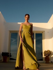 Olive strapless maxi φόρεμα από μουσελίνα, με μπροστινό σκίσιμο, δέσιμο με κορδόνια στην πλάτη και μπούστο με σούρες For You Fashion 