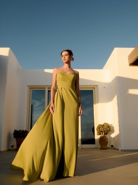 Olive strapless maxi φόρεμα από μουσελίνα, με μπροστινό σκίσιμο, δέσιμο με κορδόνια στην πλάτη και μπούστο με σούρες For You Fashion 