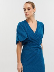 Πετρόλ lurex ελαστικό κοντομάνικο κρουαζέ midi φόρεμα, βολάν στα μανίκια, κλείσιμο με φερμουάρ πίσω και λεπτομέρεια με ασημί strass FOR YOU FASHION