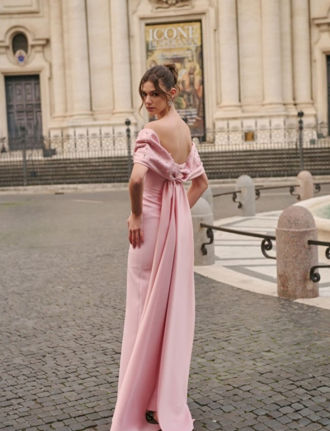 Ροζ strapless maxi κρεπ ελαστικό φόρεμα σε ίσια γραμμή, με έξω ώμους, ταφταδένιους φιόγκους μανίκια και αποσπώμενη ούρα πίσω For you fashion