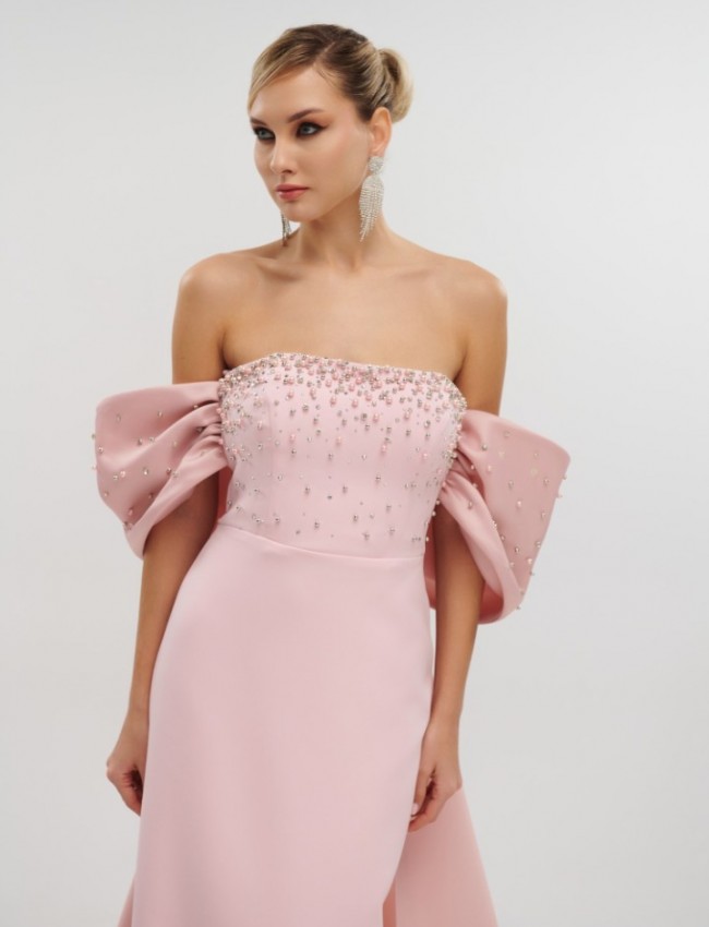 Ροζ strapless maxi κρεπ ελαστικό φόρεμα σε ίσια γραμμή, με έξω ώμους, ταφταδένιους φιόγκους μανίκια και αποσπώμενη ούρα πίσω For you fashion