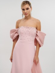 Ροζ strapless maxi κρεπ ελαστικό φόρεμα σε ίσια γραμμή, με έξω ώμους, ταφταδένιους φιόγκους μανίκια και αποσπώμενη ούρα πίσω For you fashion